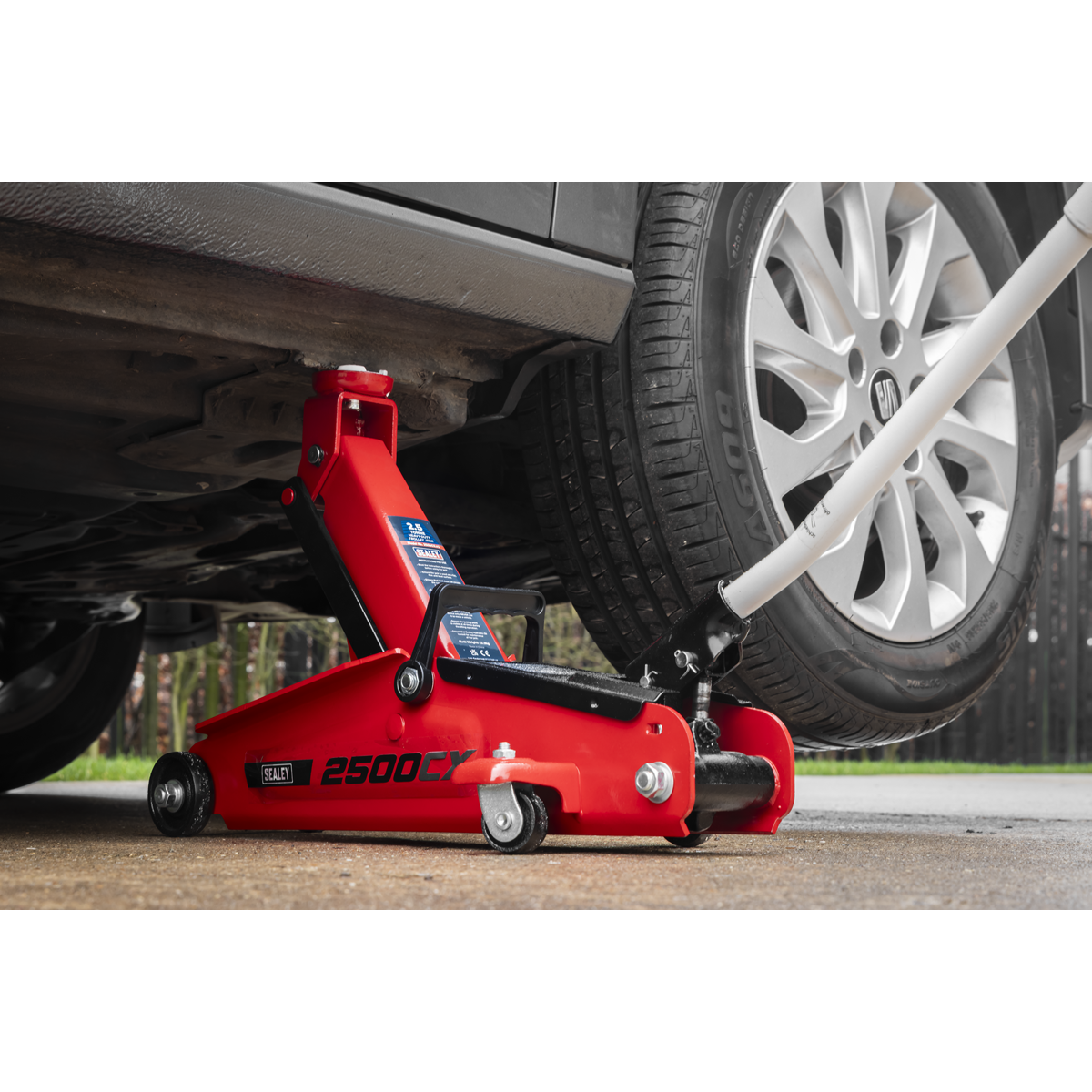 Heavy-Duty Trolley Jack 2.5 Tonne 2500CX