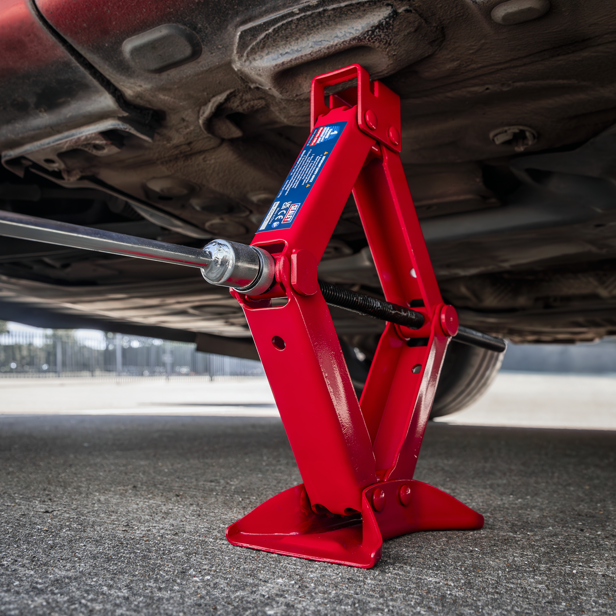 Heavy-Duty Scissor Jack 1 Tonne 57M