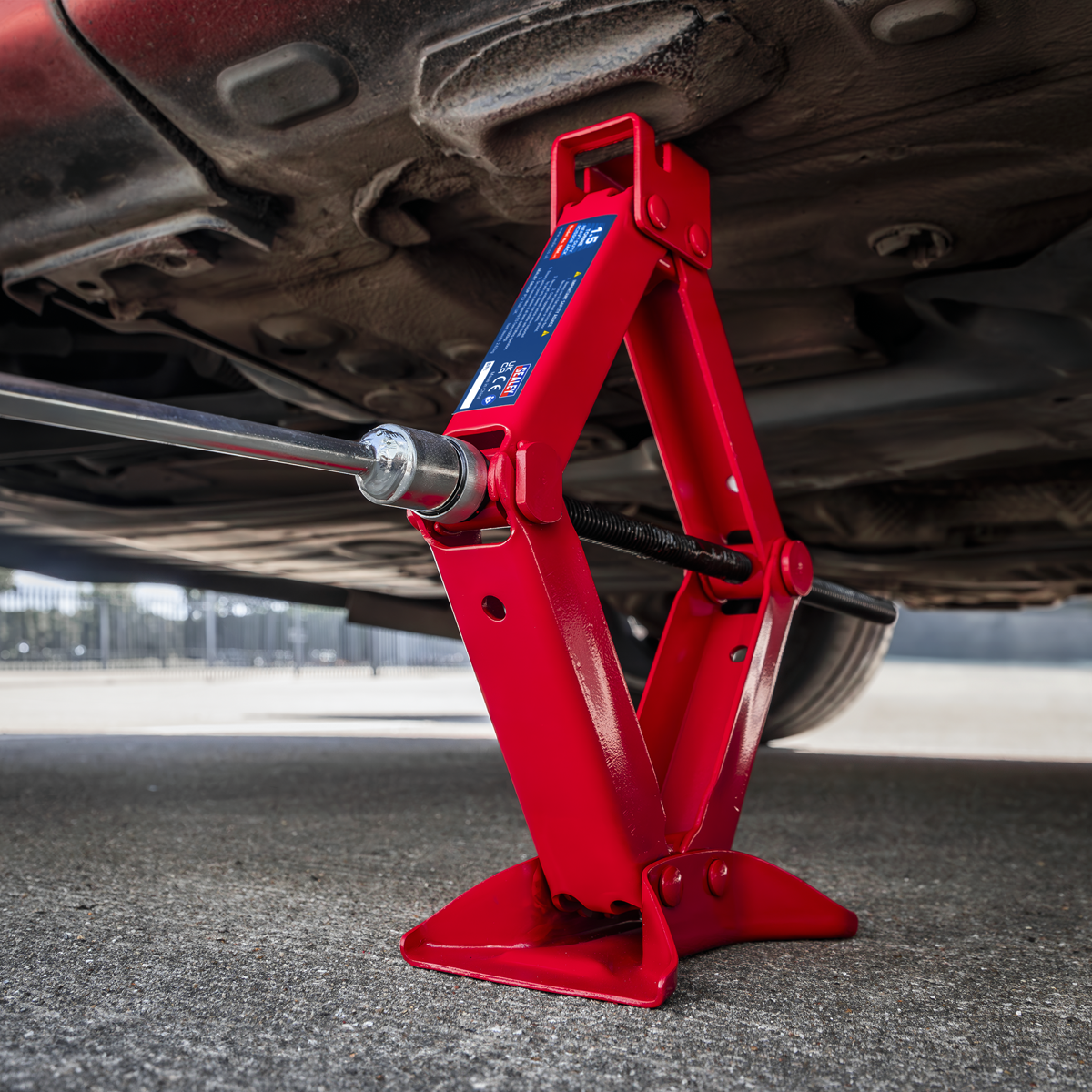 Heavy-Duty Scissor Jack 1.5 Tonne 58M