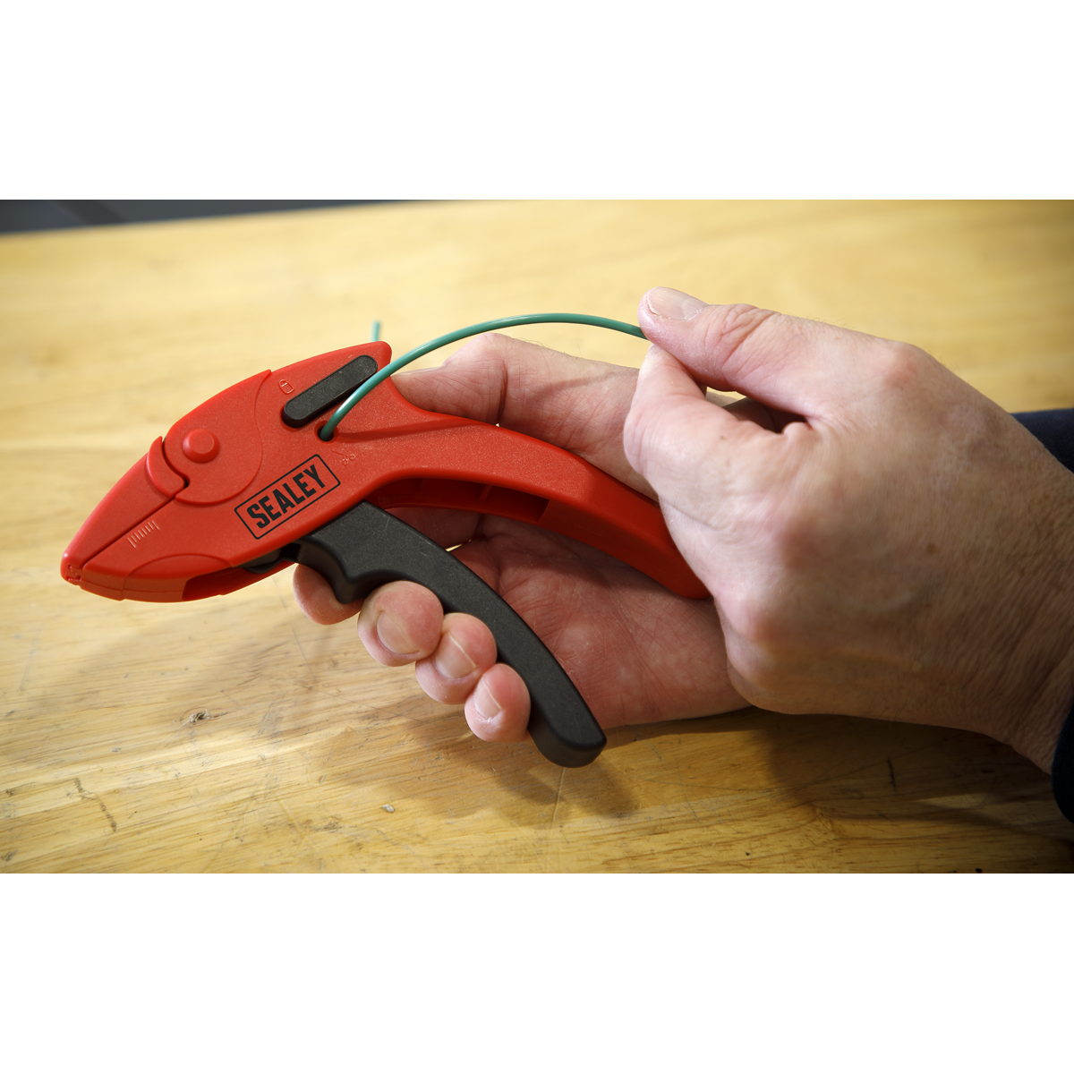 Automatic Pistol Grip Wire Stripping Tool AK2269