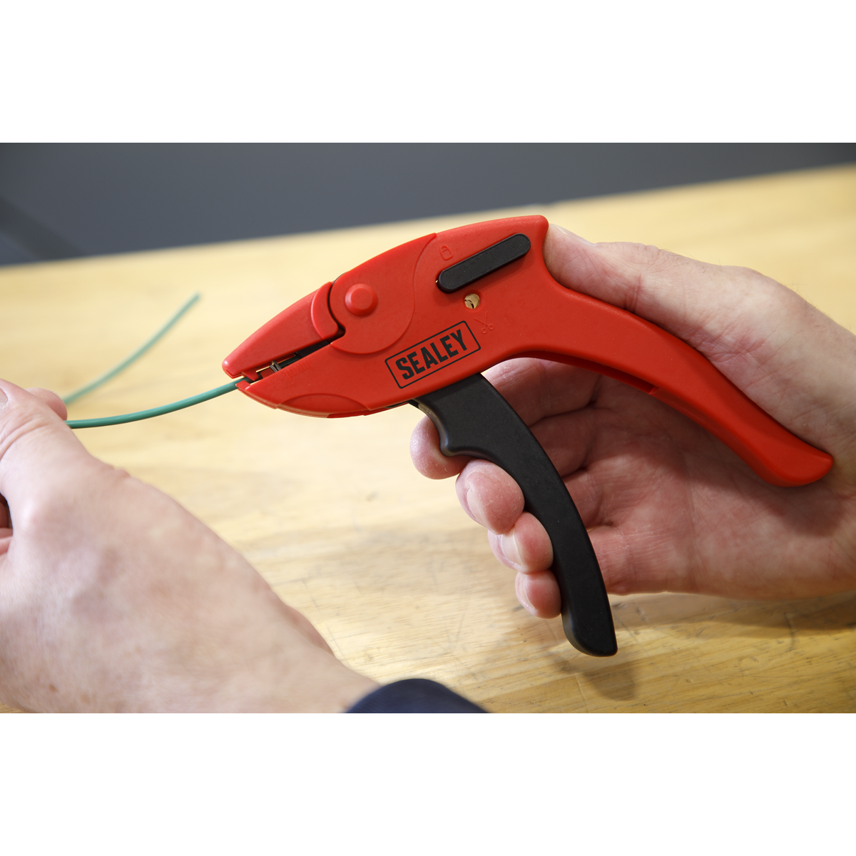 Automatic Pistol Grip Wire Stripping Tool AK2269