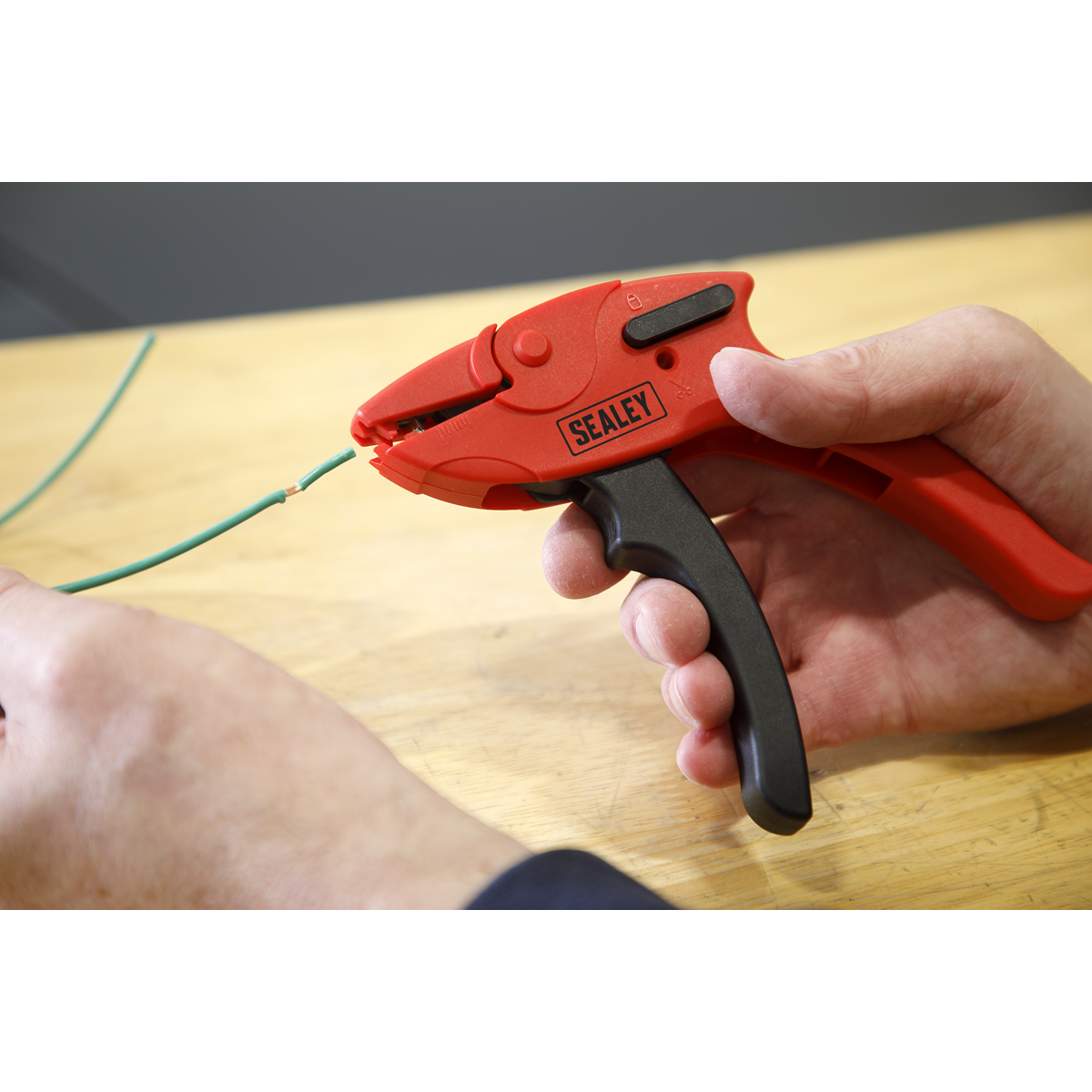 Automatic Pistol Grip Wire Stripping Tool AK2269