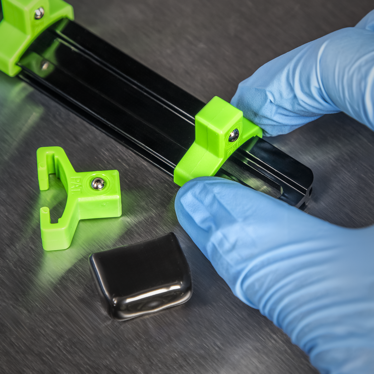 Socket Retaining Rail with 16 Clips 3/8"Sq Drive - Hi-Vis Green AK27053HV