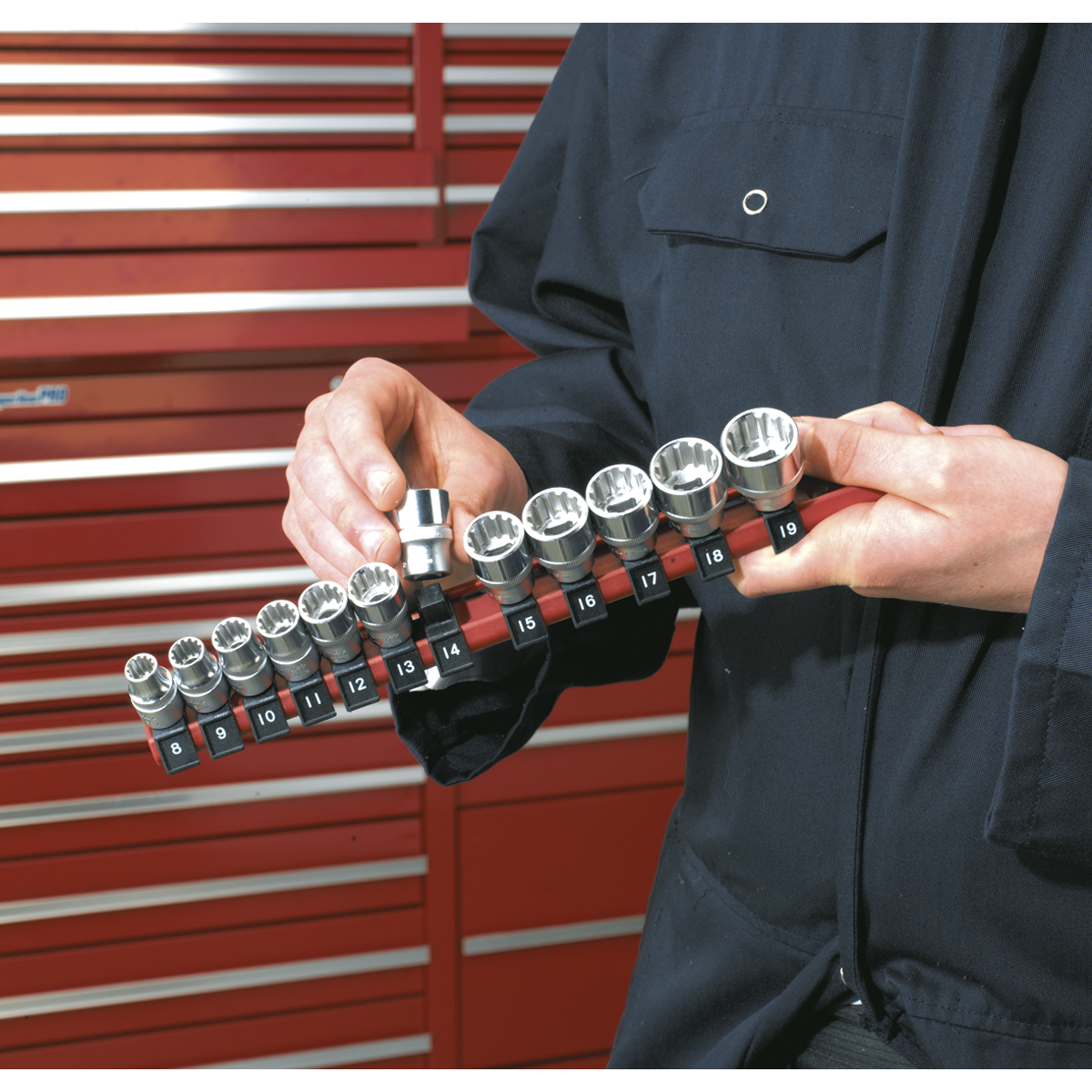 Socket Retaining Rail with 12 Clips 1/4"Sq Drive AK1412