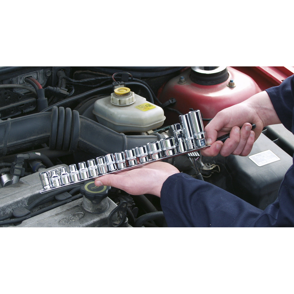Socket Retaining Rail with 14 Clips 3/8"Sq Drive AK3814