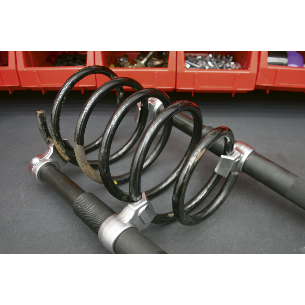 Heavy-Duty Coil Spring Compressor Set 2500kg 2pc AK3845