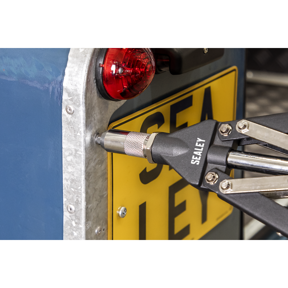 Heavy-Duty Long-Arm Riveter with Collection Bowl AK3981