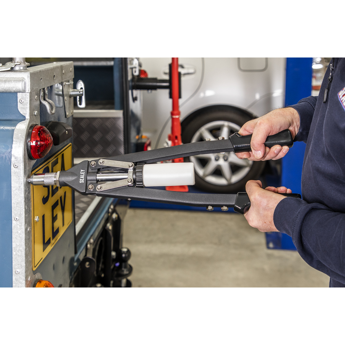 Heavy-Duty Long-Arm Riveter with Collection Bowl AK3981