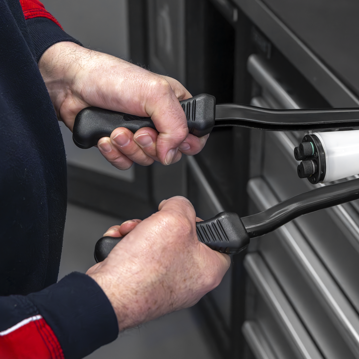 Medium-Arm Riveter with Collection Bowl AK3983