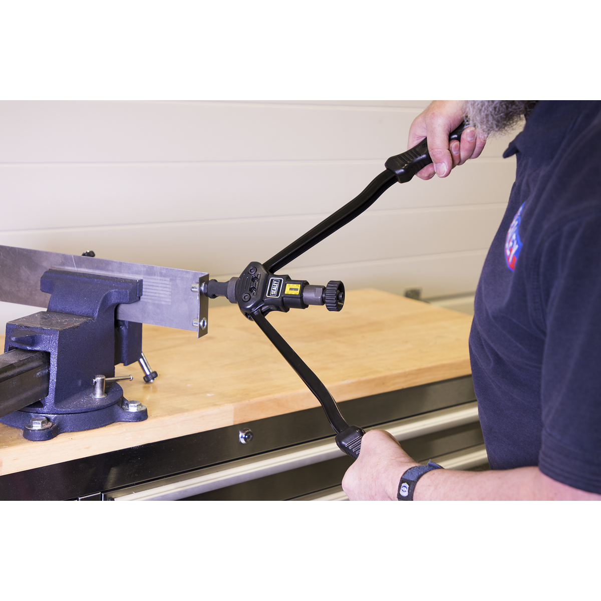 Long-Arm Threaded Nut Riveter AK3985