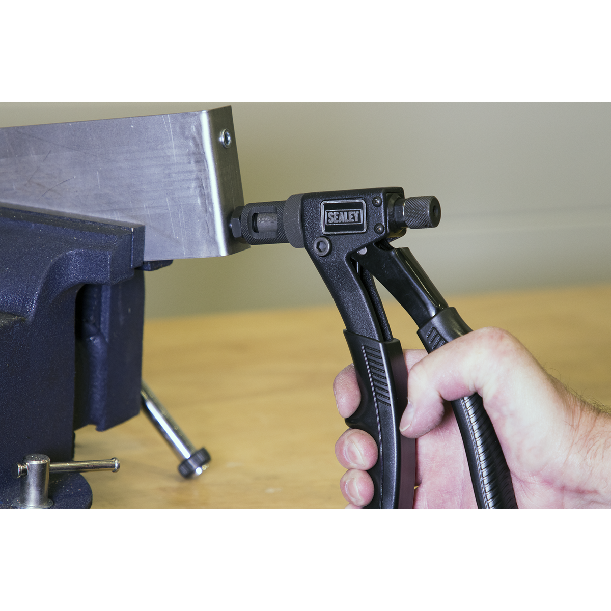 Threaded Nut Riveter AK3986