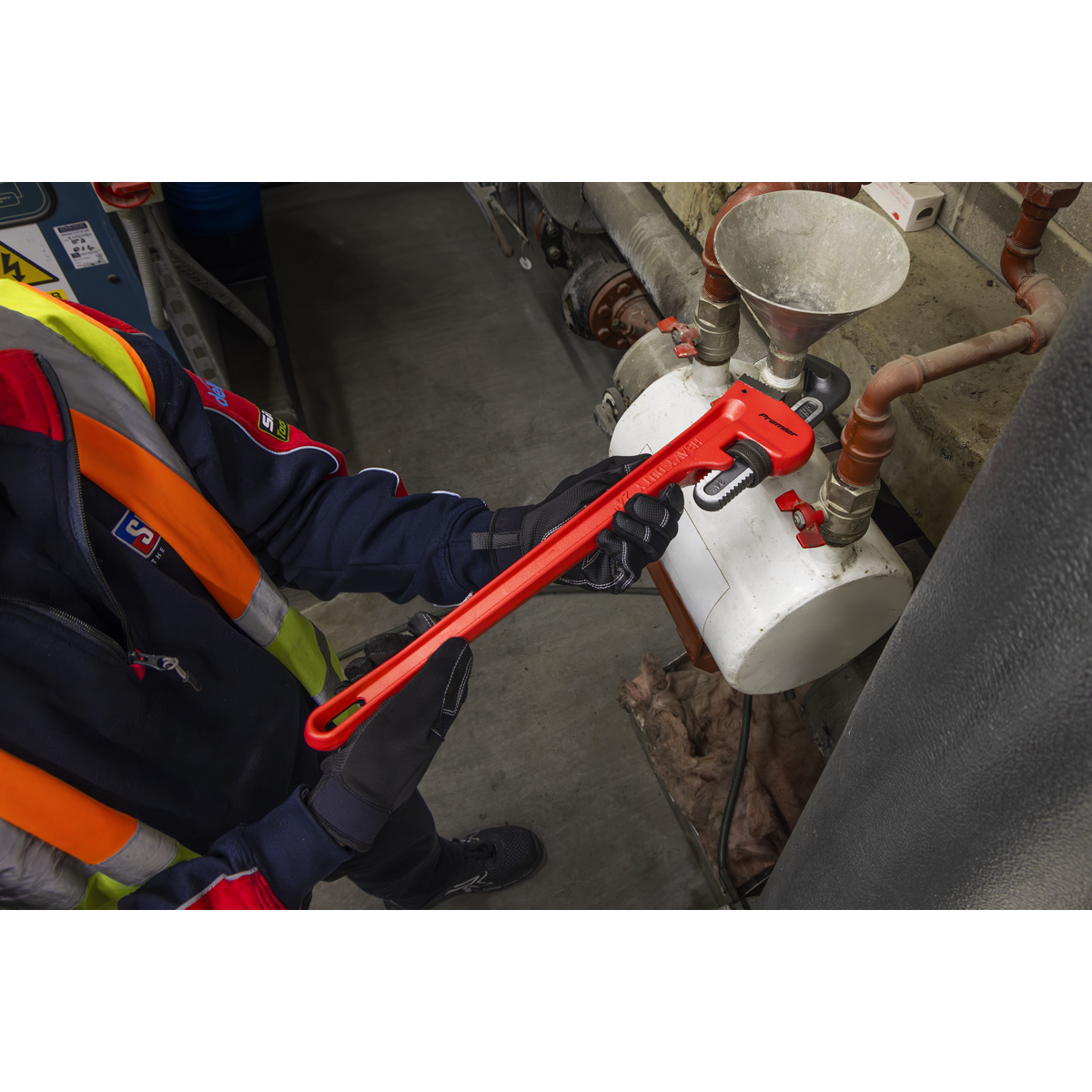 Cast Steel Pipe Wrench European Pattern 610mm AK5112