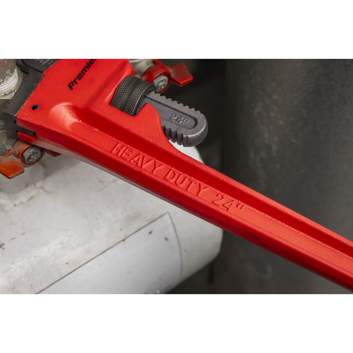 Cast Steel Pipe Wrench European Pattern 610mm AK5112