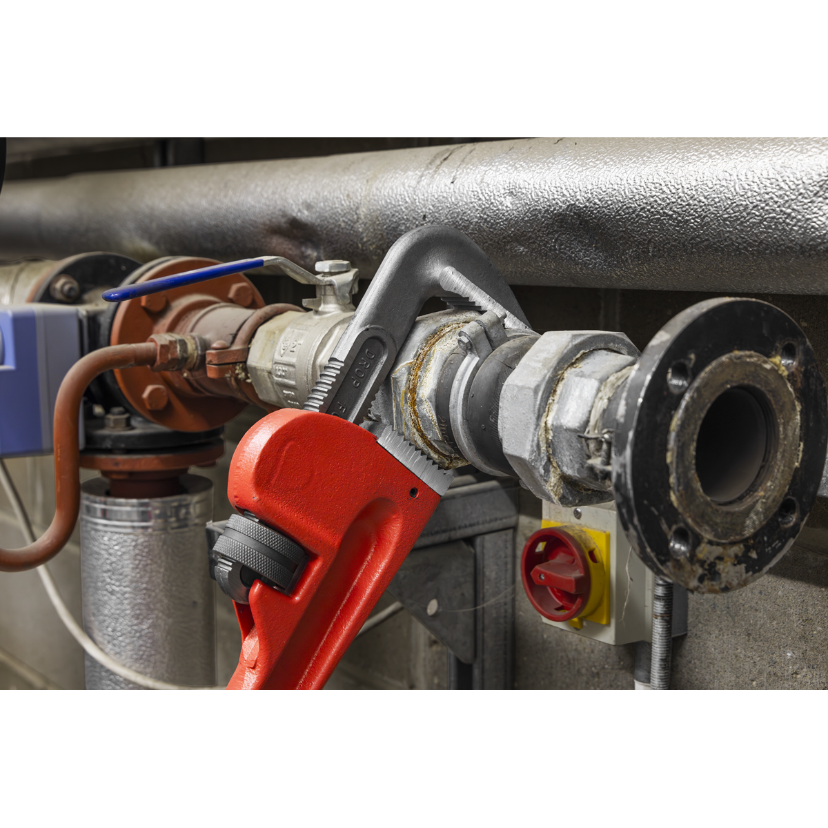 Cast Steel Pipe Wrench European Pattern 915mm AK5113