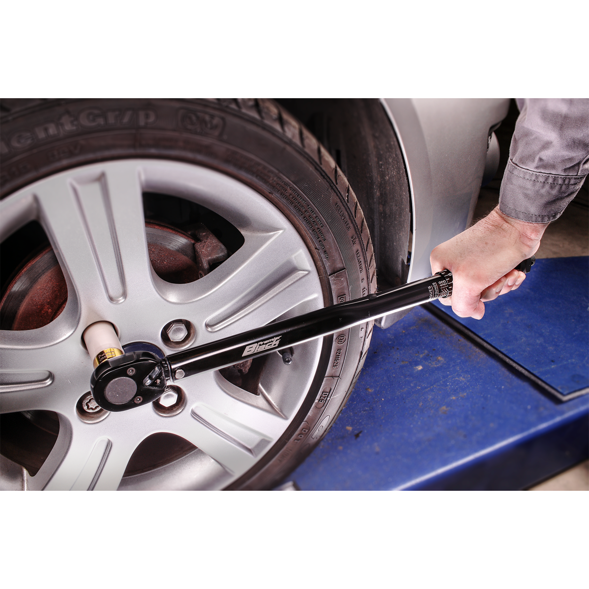 Calibrated Micrometer Torque Wrench 1/2"Sq Drive AK624B