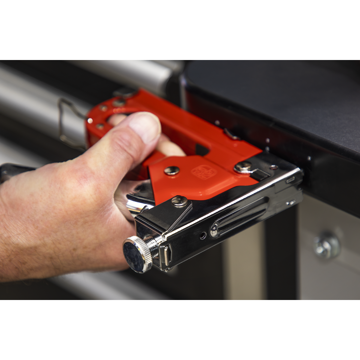 Heavy-Duty Staple & Brad Nail Gun AK7061