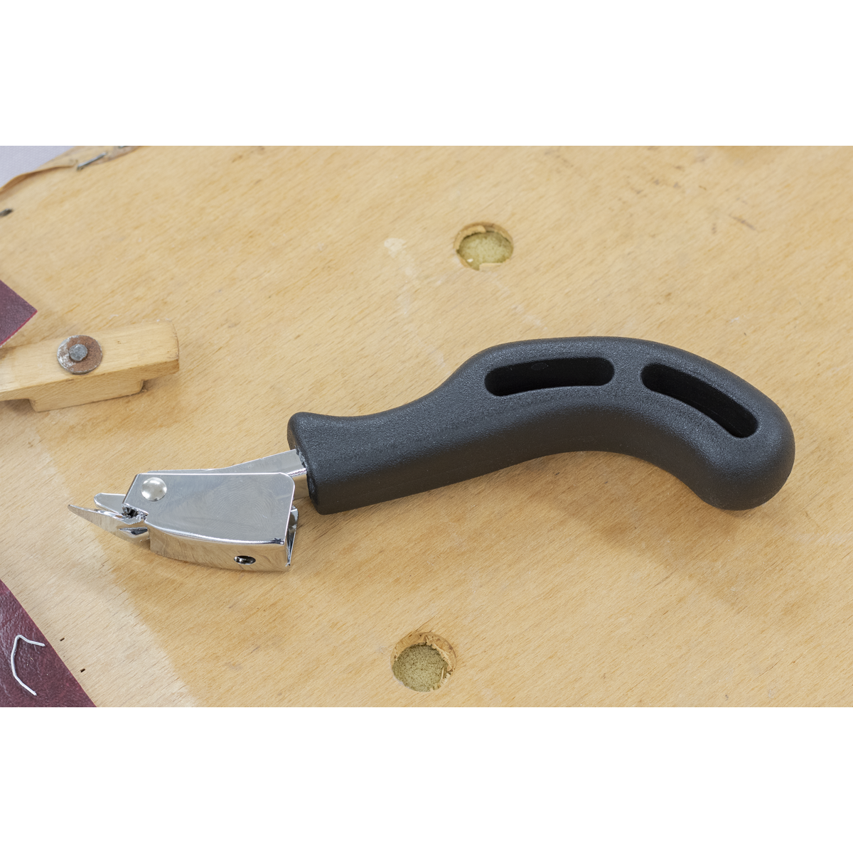 Heavy-Duty Staple Remover AK707