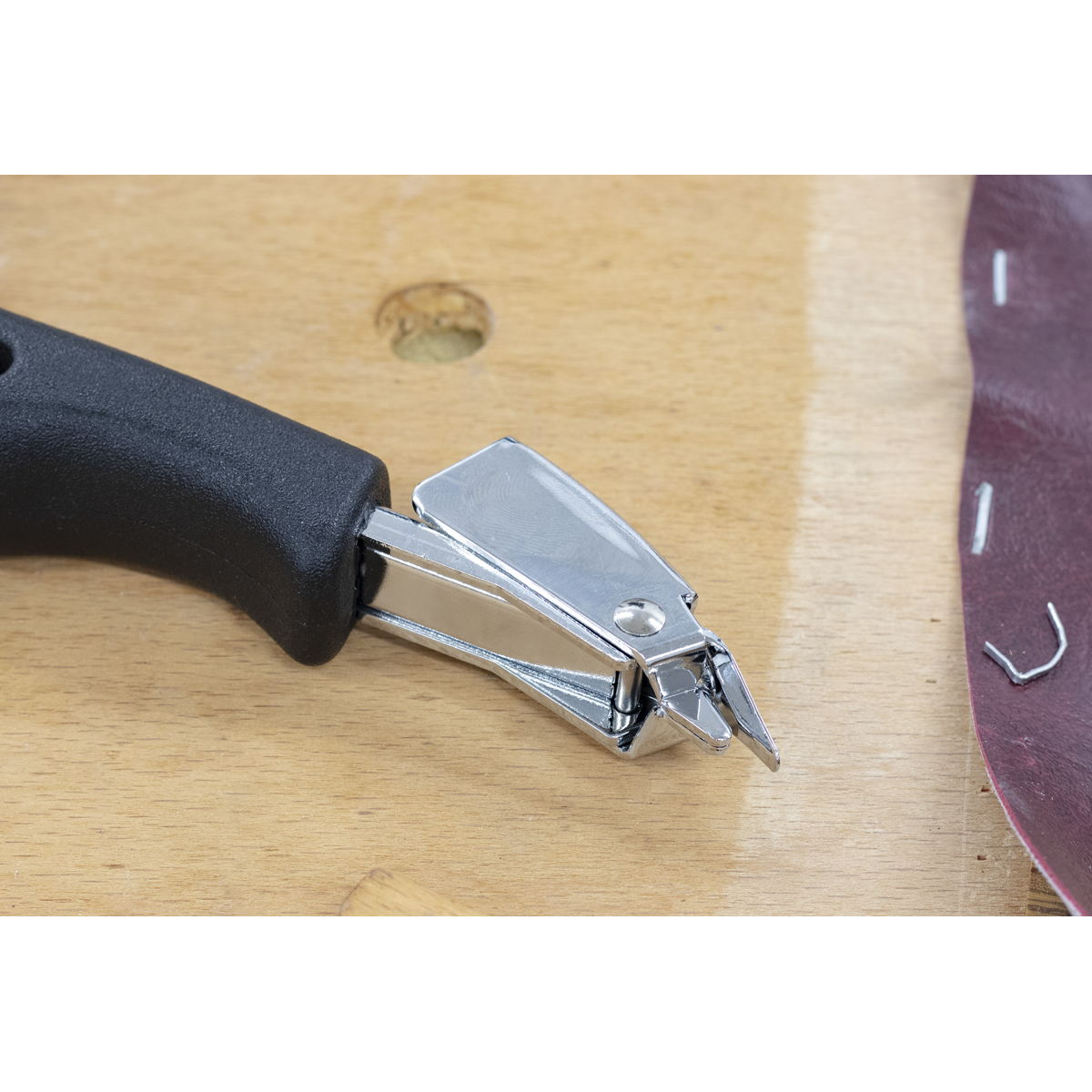 Heavy-Duty Staple Remover AK707