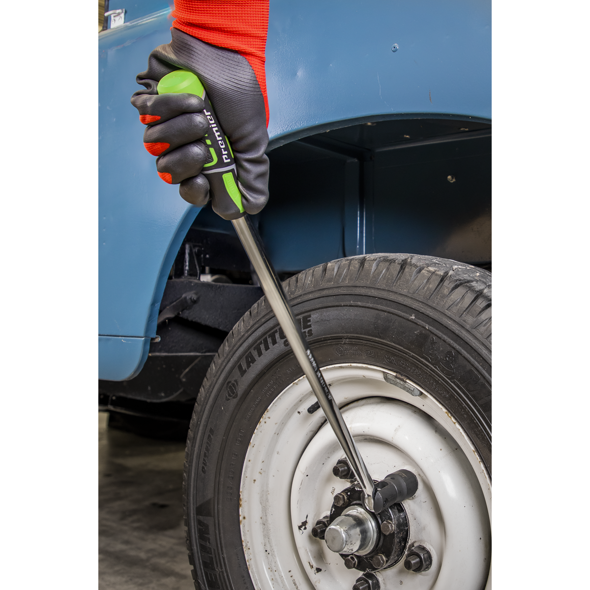 Breaker Bar 1/2"Sq Drive 600mm - Hi-Vis Green AK7306HV