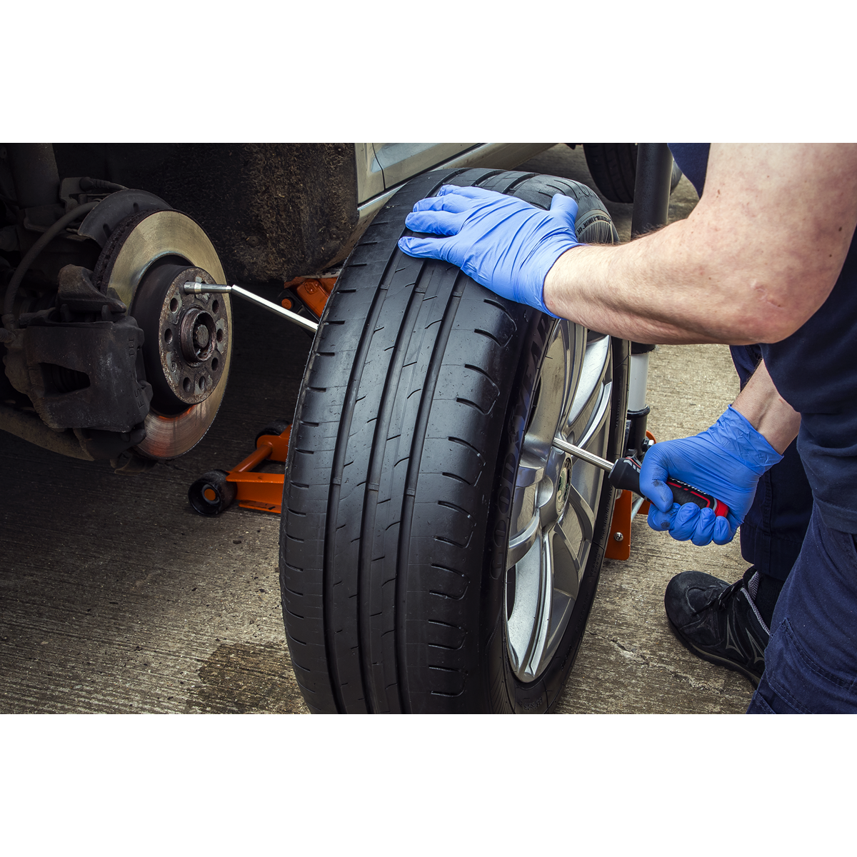 WheelEazy™ Wheel Fitting & Alignment Tool AK7500
