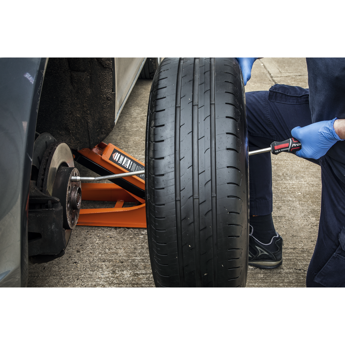 WheelEazy™ Wheel Fitting & Alignment Tool AK7500