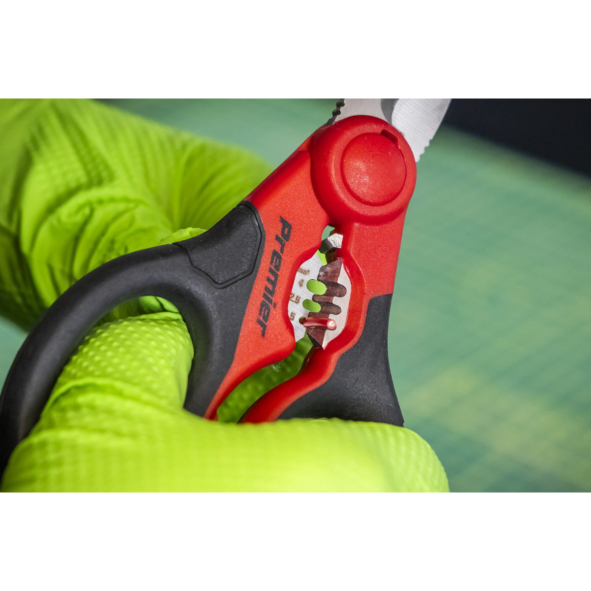 Heavy-Duty Electrician's Shears 160mm AK8528