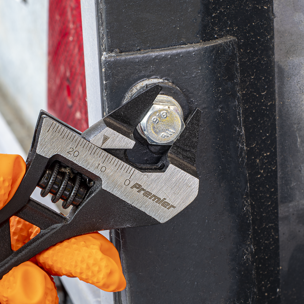 Low Profile Adjustable Wrench 140mm AK9568