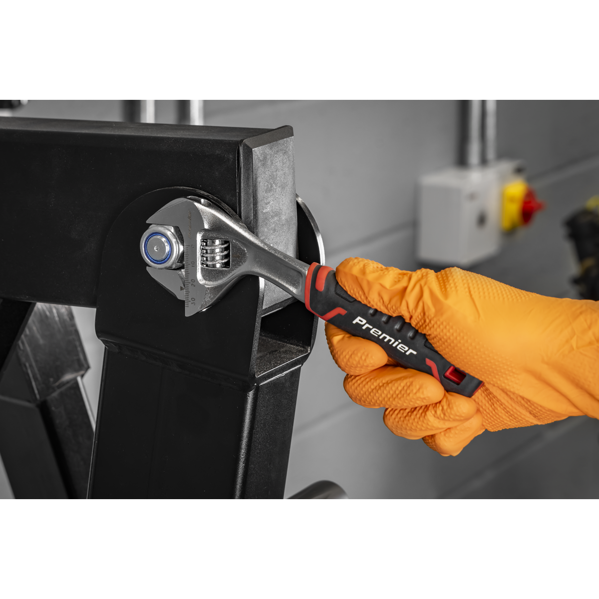 Quick-Action Adjustable Wrench 200mm AK9570