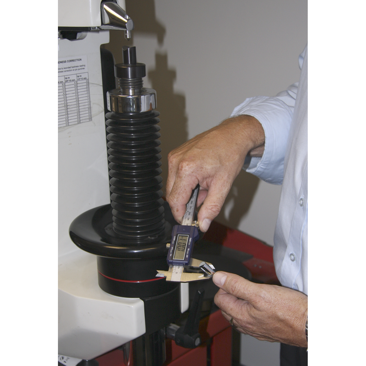 Digital Vernier Caliper 0-150mm(0-6") AK962EV