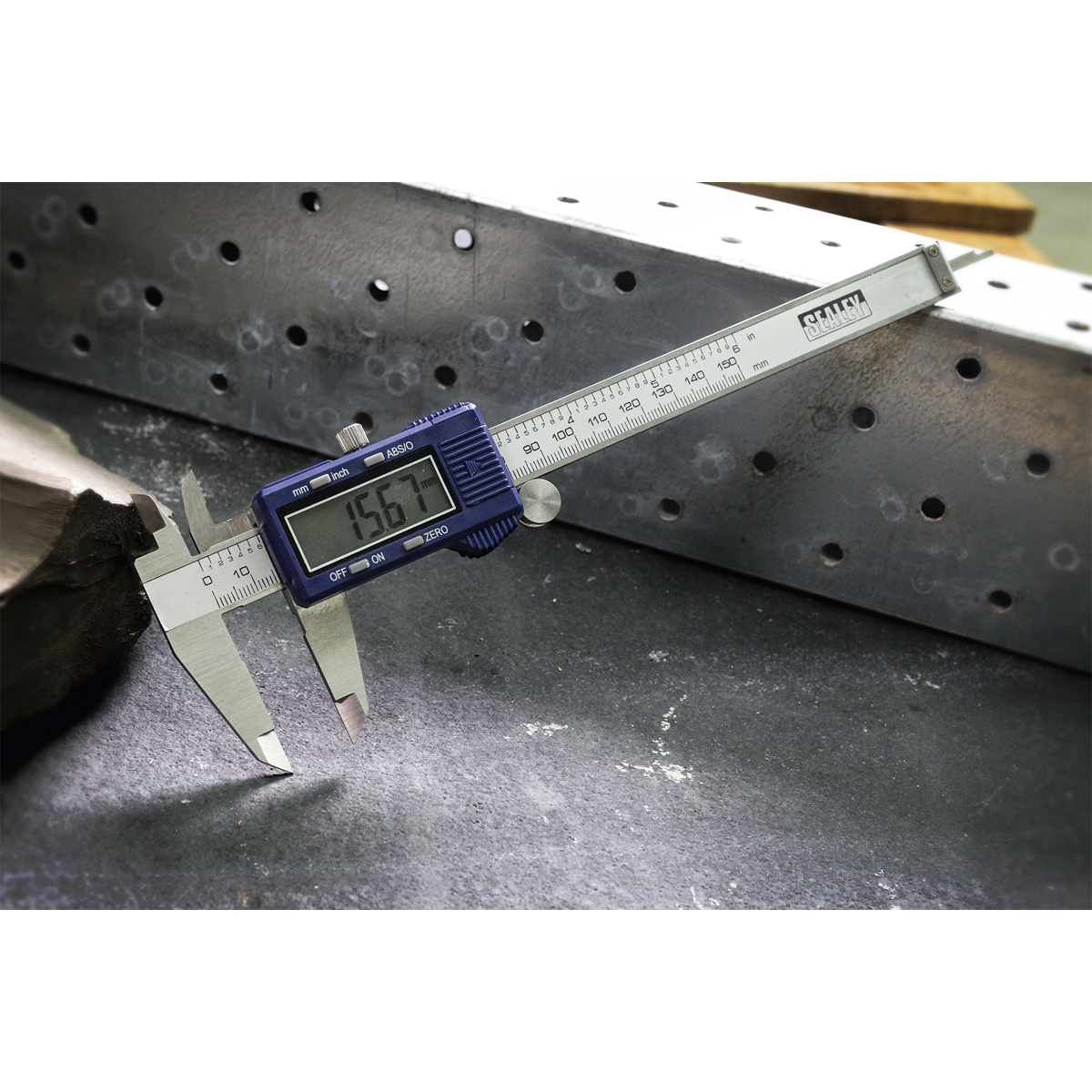 Digital Vernier Caliper 0-150mm(0-6") AK962EV