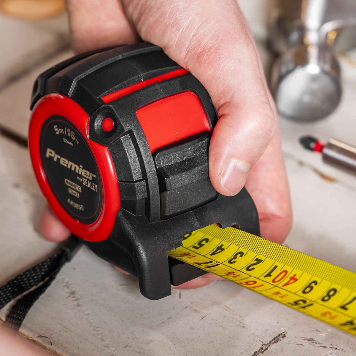 Metric/Imperial Tape Measure Extra-Wide Blade 5m(16ft) x 32mm AK9850