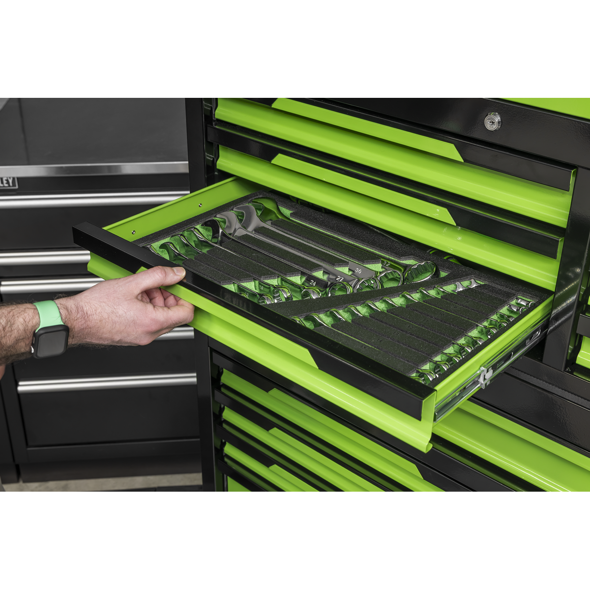Topchest & Rollcab Combination 12 Drawer & 1 Door Cupboard - Green AP1080HVG