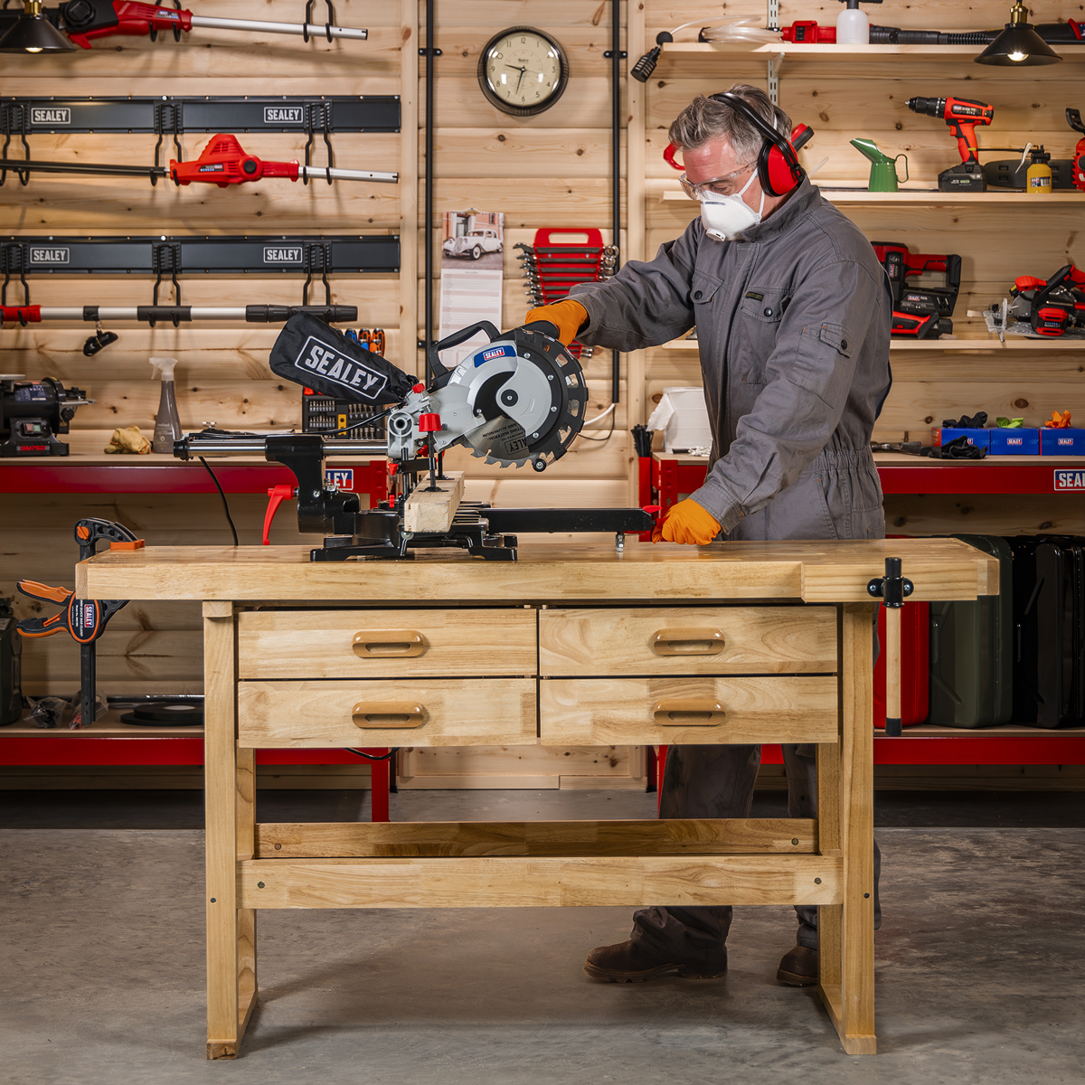Woodworking Bench with 4 Drawers AP1640