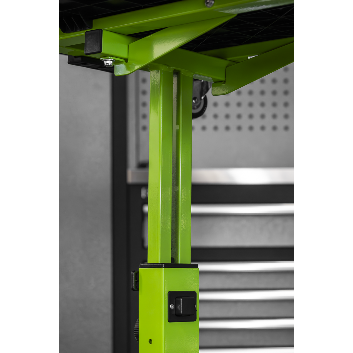 Adjustable-Height Mobile Workstation with Removable Top Tray AP201