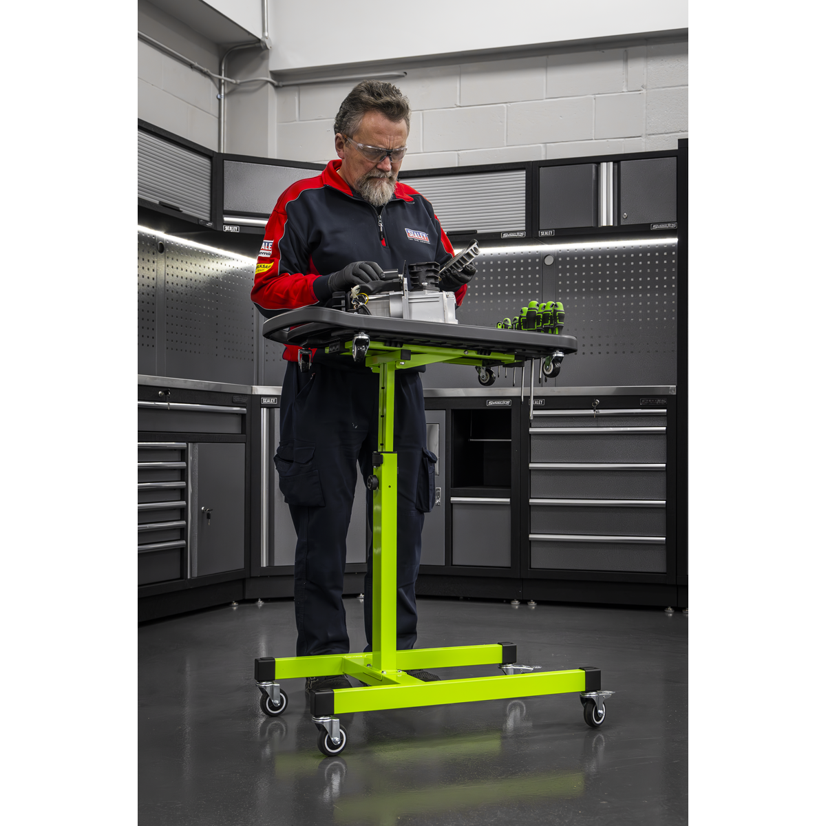 Adjustable-Height Mobile Workstation with Removable Top Tray AP201