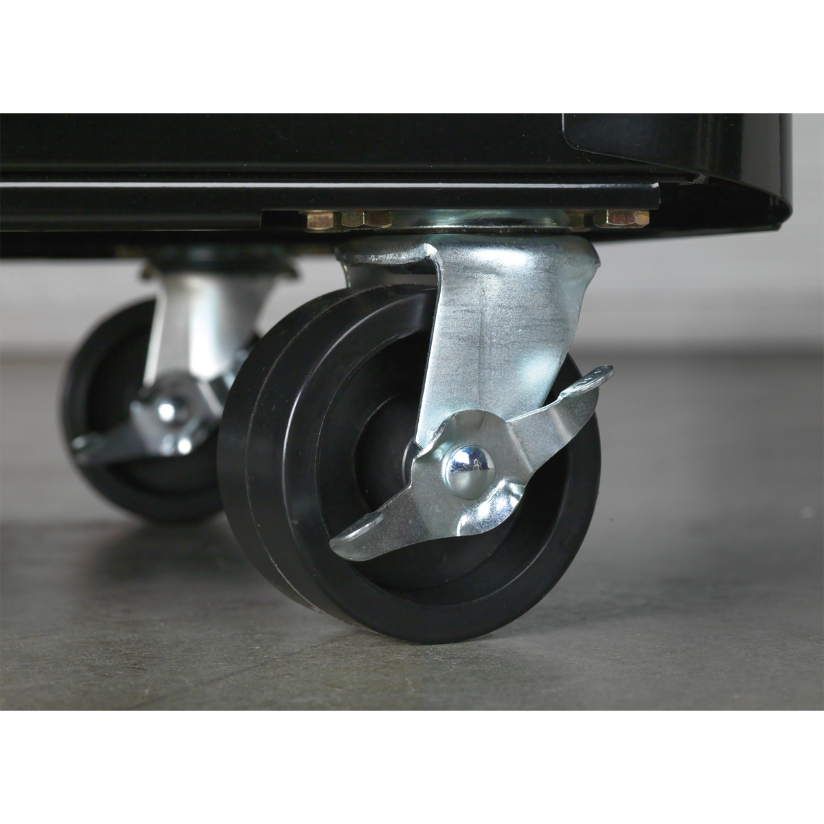 Retro Style Rollcab 4 Drawer - Black with Red Anodised Drawer Pulls AP28204BR