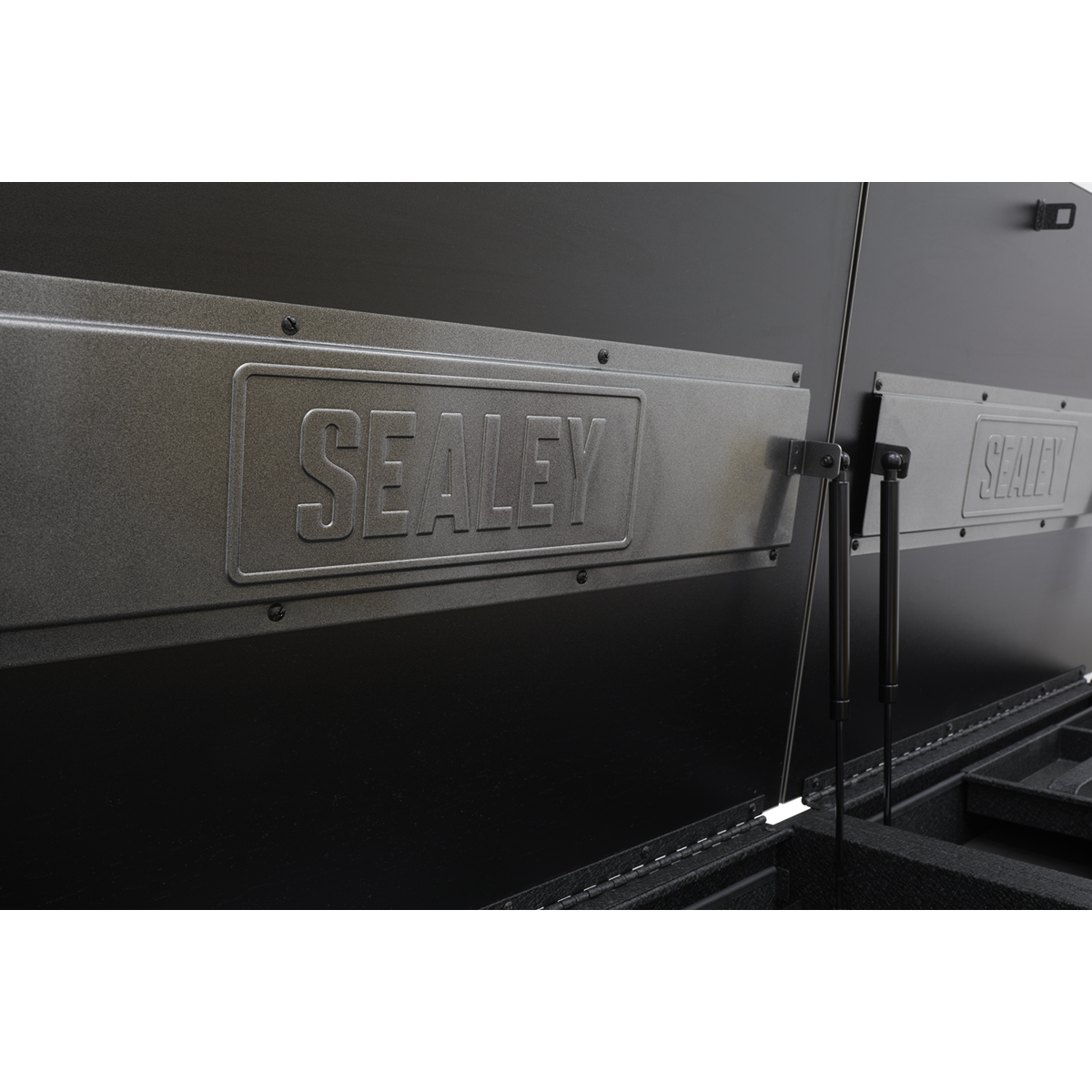 Mobile Tool Cabinet with Power Tool Charging Drawer 1600mm AP6310BE