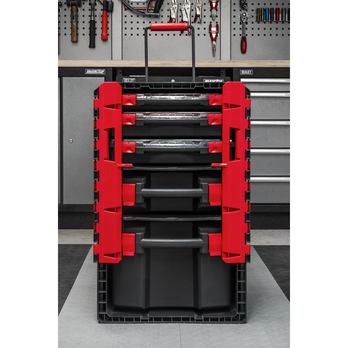 Professional Mobile Toolbox with 5 Removable Storage Cases AP860