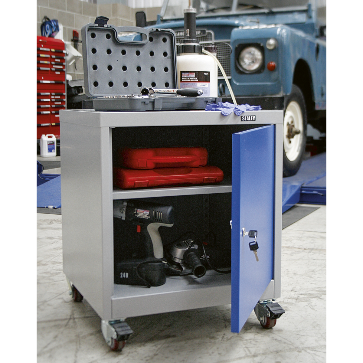 Mobile Industrial Cabinet with 1 Shelf API5659