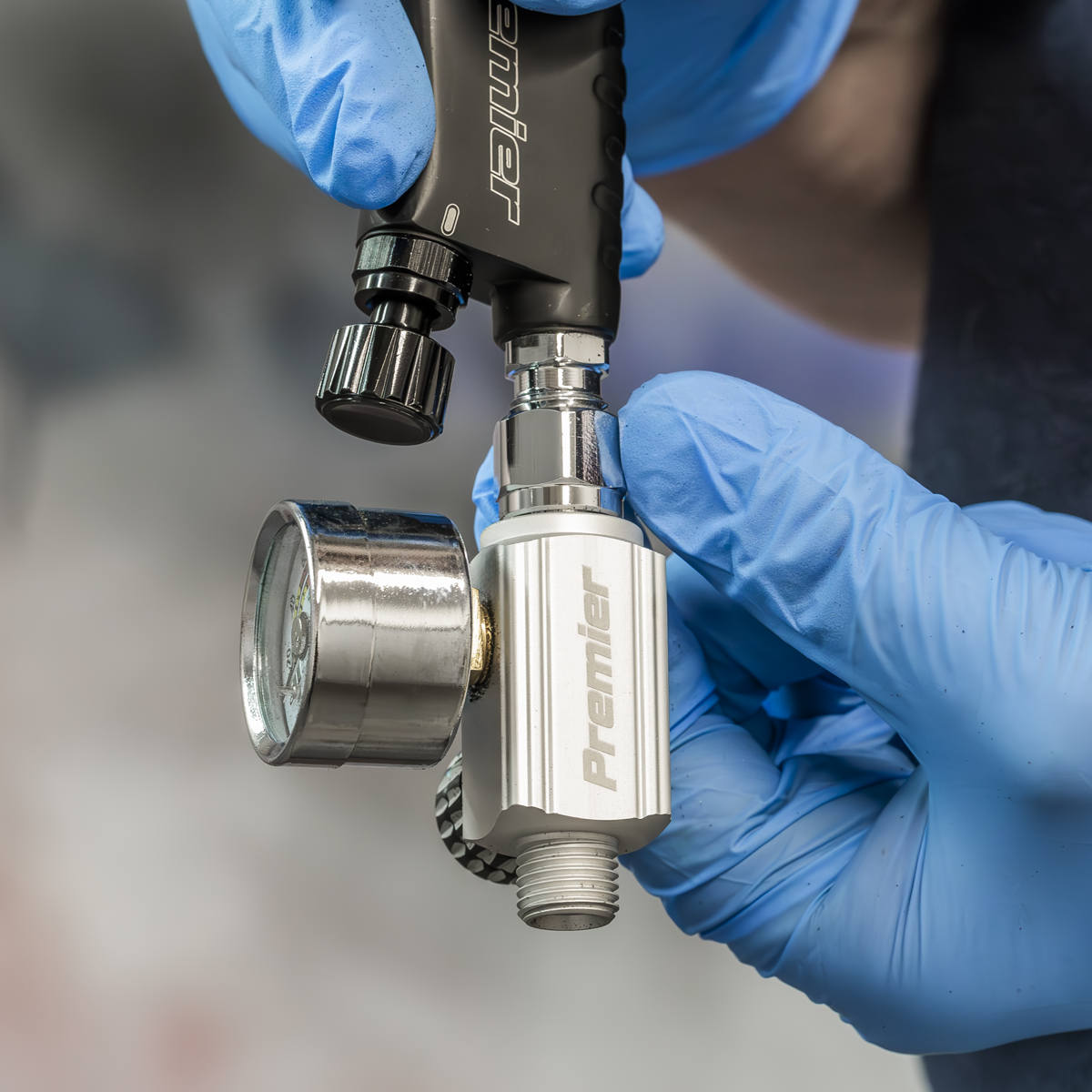 On-Gun Air Pressure Regulator/Gauge AR01