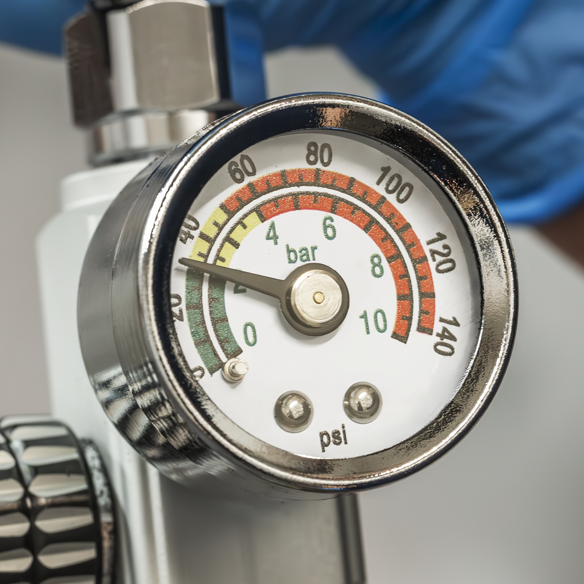 On-Gun Air Pressure Regulator/Gauge AR01