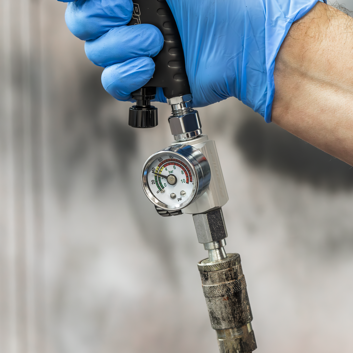 On-Gun Air Pressure Regulator/Gauge AR01