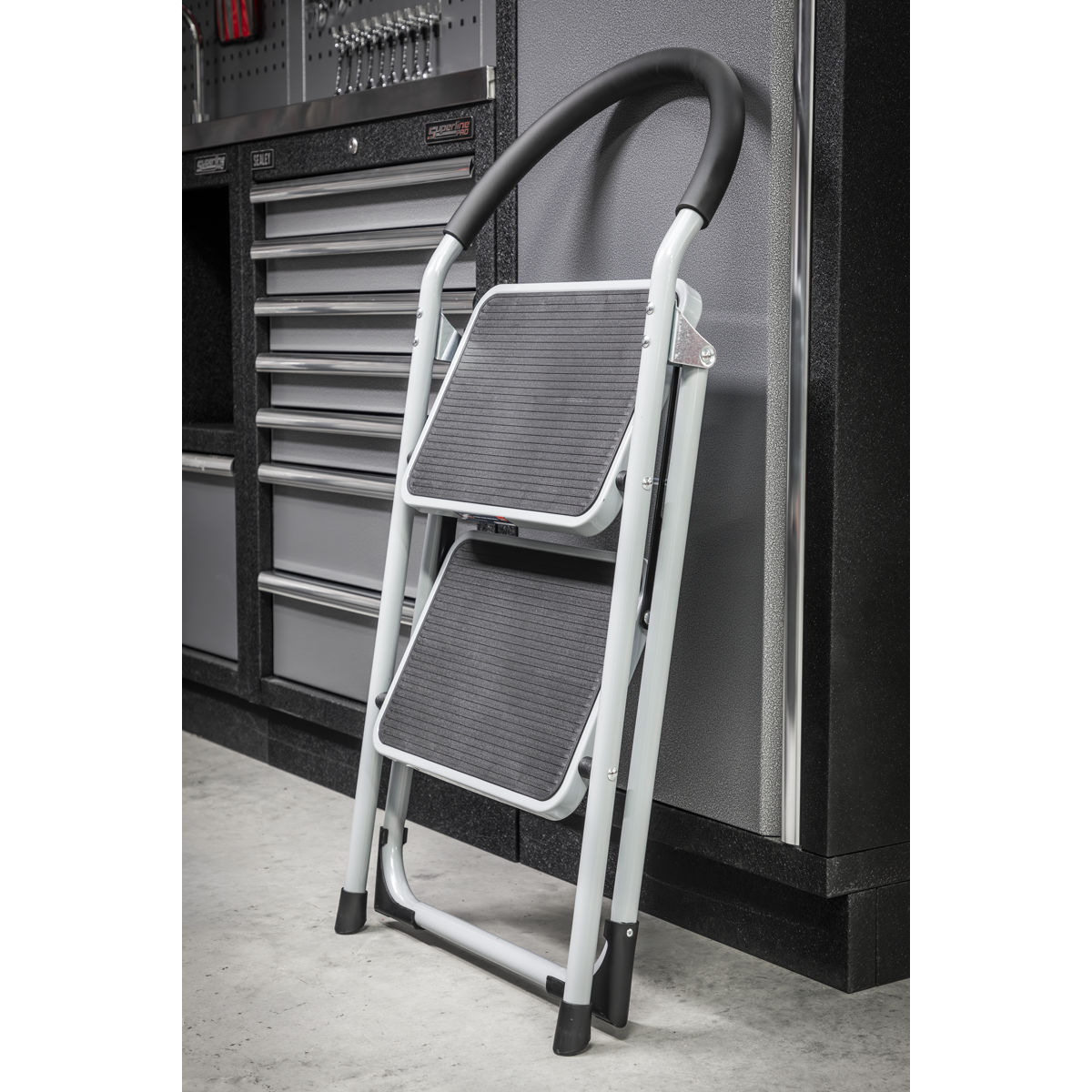 Step Stool 2-Tread 150kg Capacity - BS EN14183 ASL2