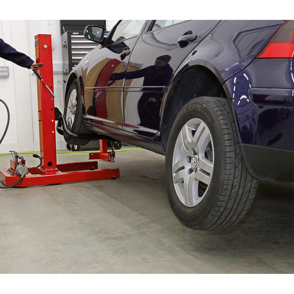 Air/Hydraulic Vehicle Lift with Foot Pedal 1.5 Tonne AVR1500FP