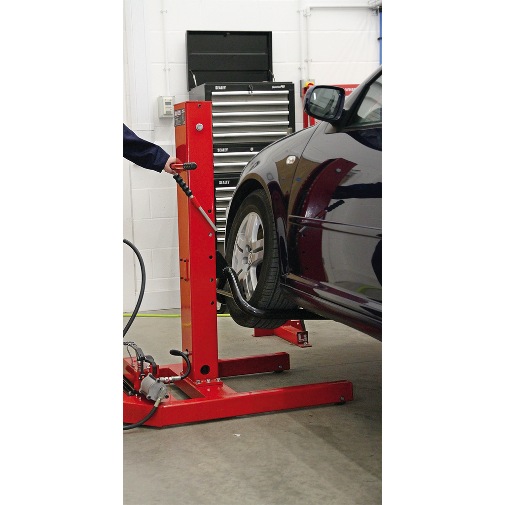 Air/Hydraulic Vehicle Lift with Foot Pedal 1.5 Tonne AVR1500FP