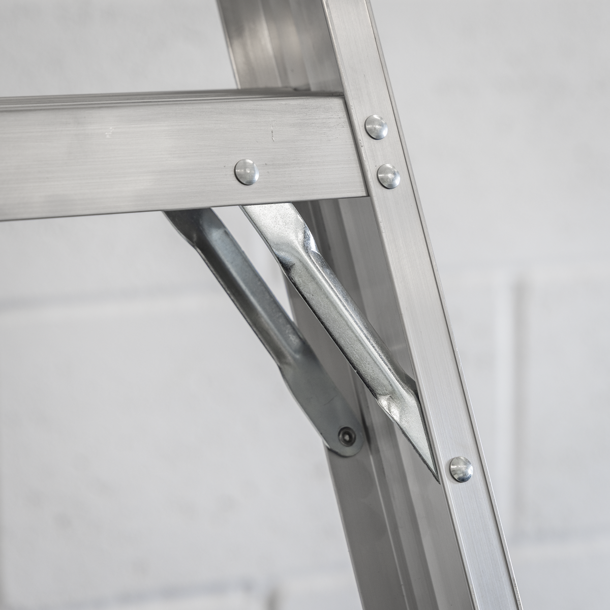 Aluminium Industrial Step Ladder 6-Tread - EN 131 AXL6