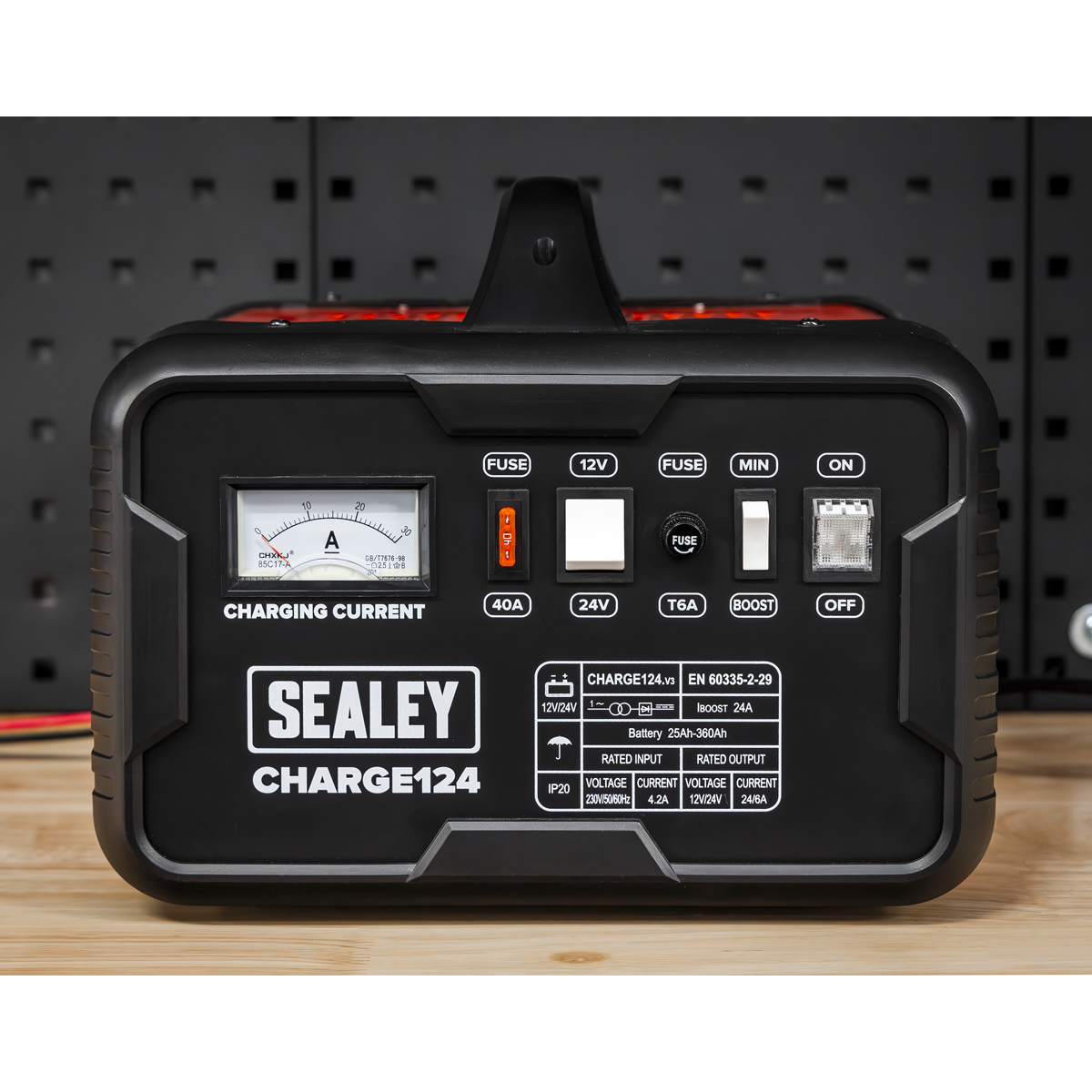 12/24V Battery Charger 28A 230V CHARGE124