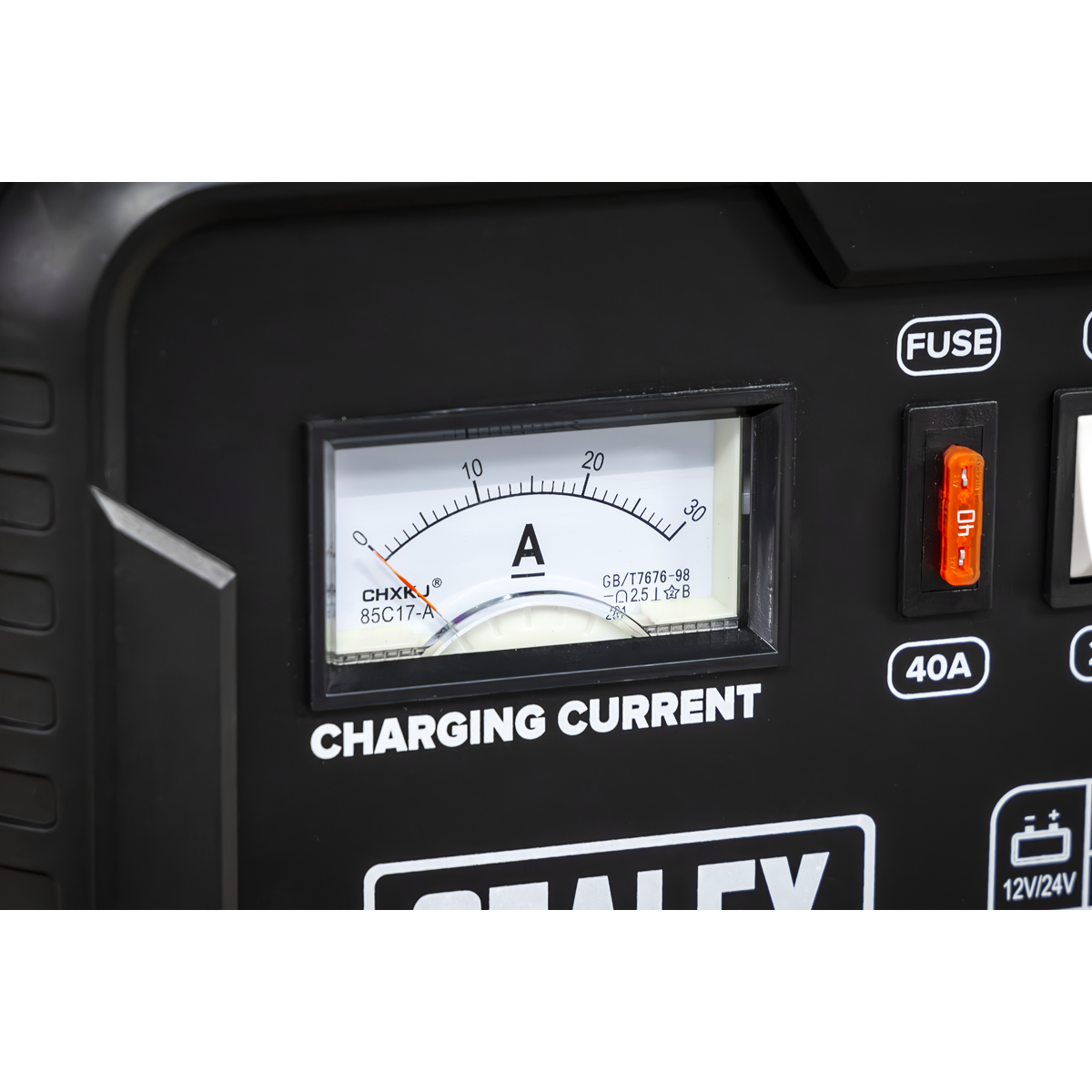 12/24V Battery Charger 28A 230V CHARGE124