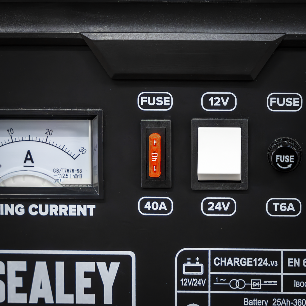 12/24V Battery Charger 28A 230V CHARGE124