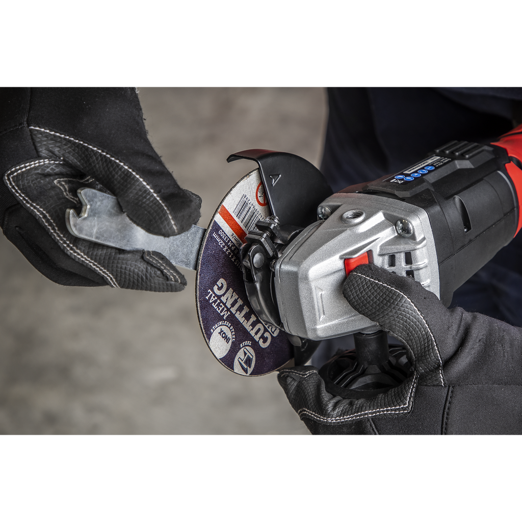 SV20 Series 115mm Cordless Angle Grinder Kit 20V 4Ah CP20VAGBKIT1